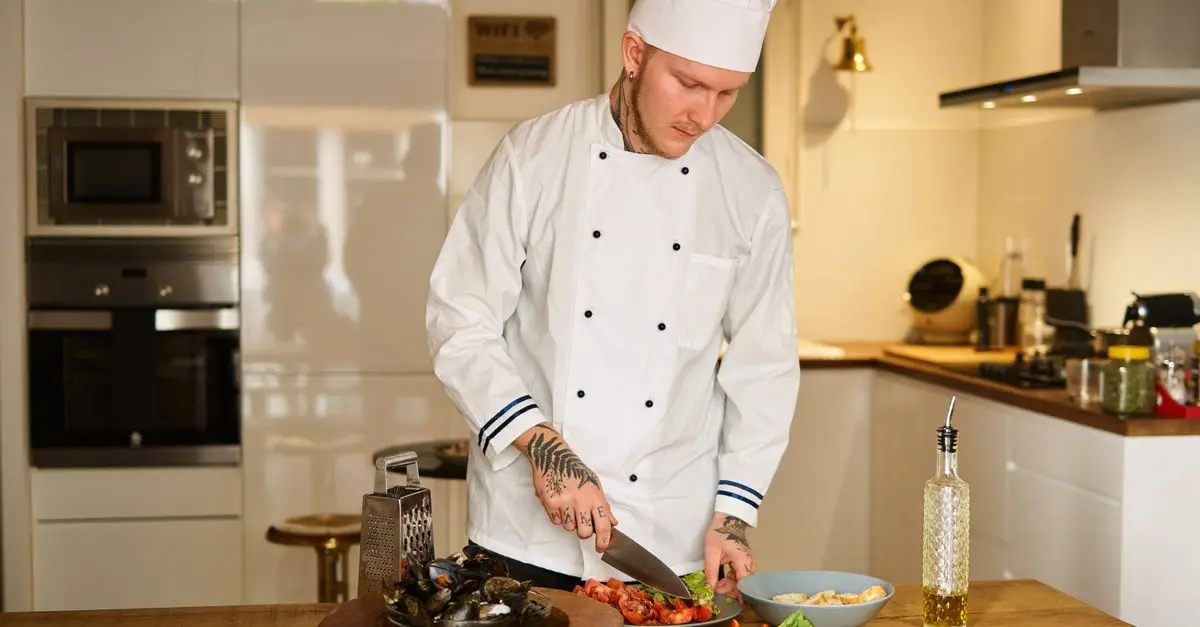 10 Essential Techniques Every Aspiring Chef Should Master