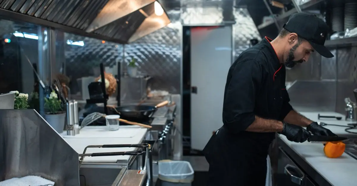10 Essential Skills Every Aspiring Chef Should Master