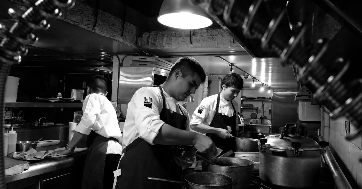 Essential Skills Every Aspiring Chef Should Master