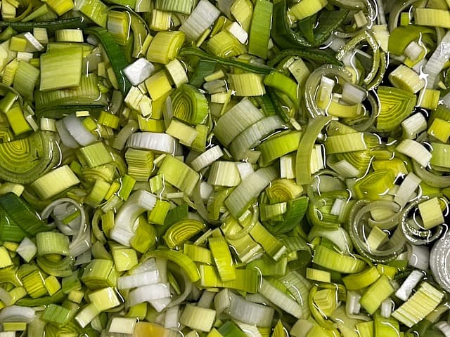 10 Essential Cooking Techniques Every Aspiring Chef Should Master